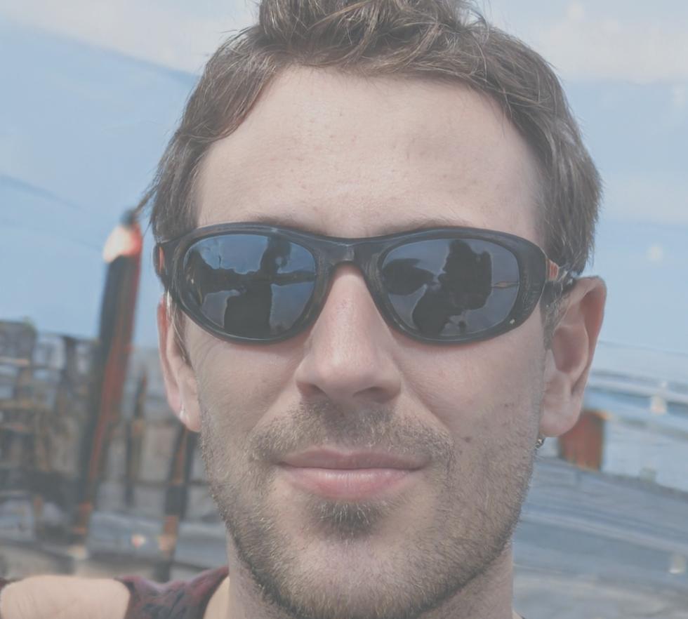 Senior financial analyst and instructor with extensive modeling experience