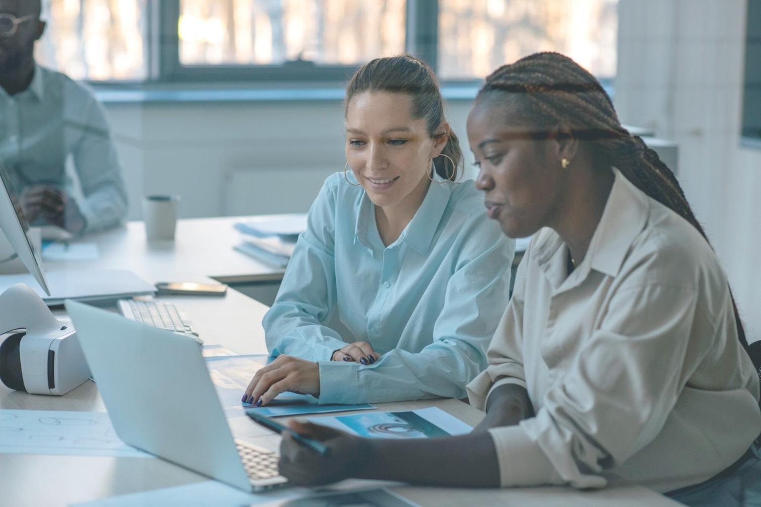 Advanced financial modeling workshop session with multiple participants collaborating